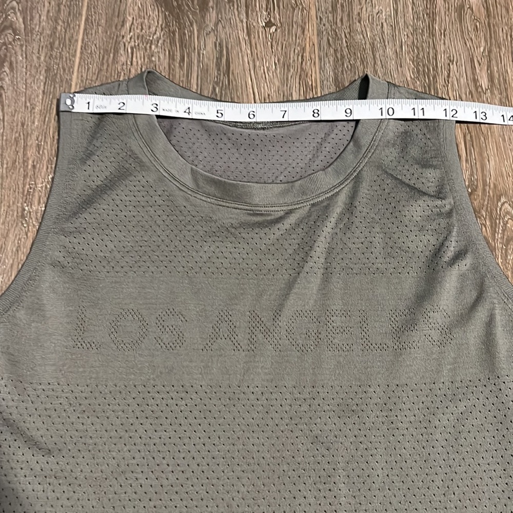 Lululemon Swiftly Breathe Crop Tank
Los Angeles / Grey Sage Size 10 - Picture 12 of 13